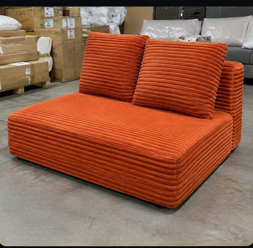 Assise modulaire orange avec coussins — visuel d'illustration